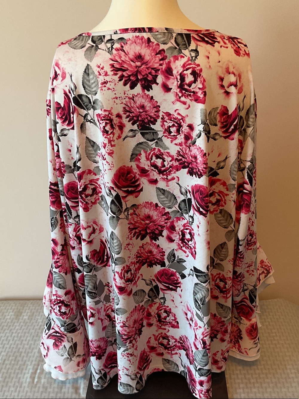 Laura Floral Top With Flutter Sleeve - Picture 4 of 7
